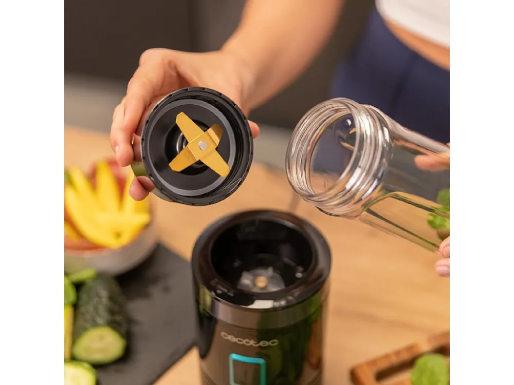 Cecotec Frullatore per smoothies con recipiente portatile, 4 lame con rivestimento titanio nero da 350 W.