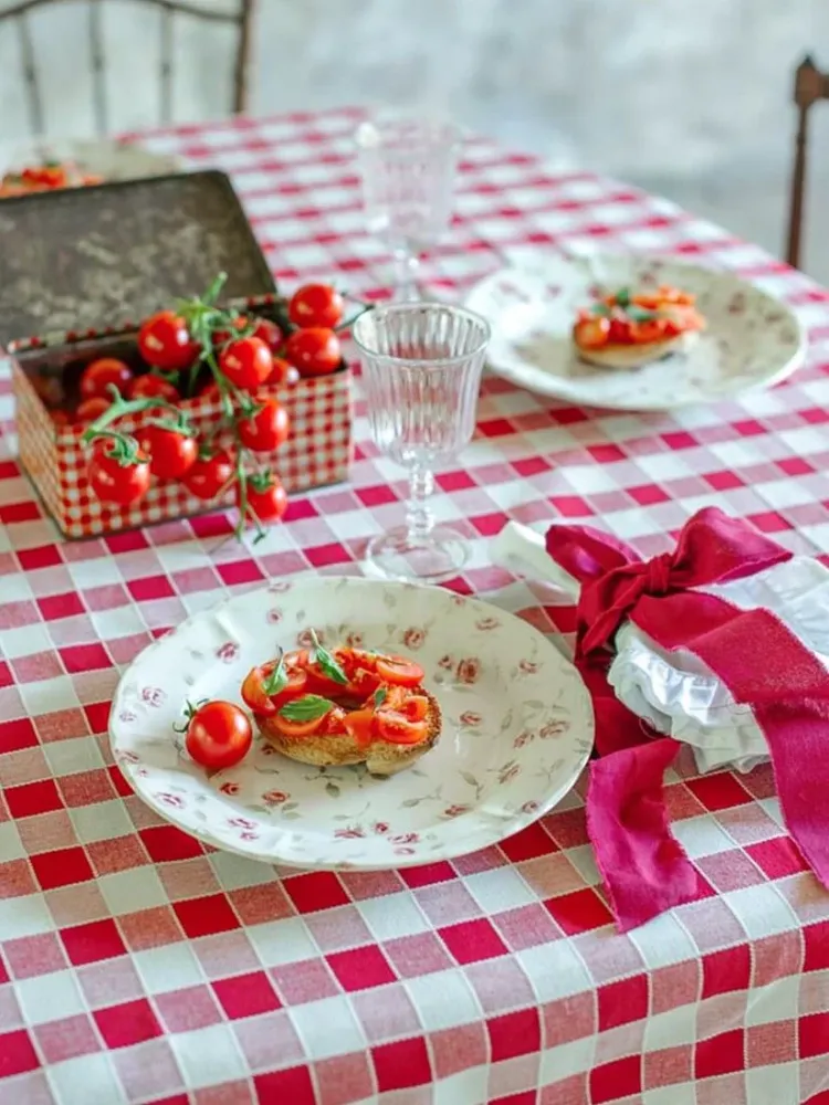 Blanc Mariclo tovaglia serie Osteria Chic variante vichy rosso cm.140x180