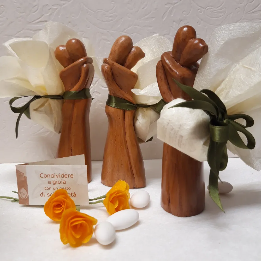 BOMBONIERA SOLIDALE MATRIMONIO STATUINA INNAMORATI | COD B30