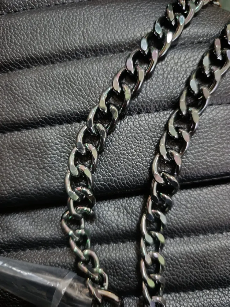 Borsa SARAH V1 Pelle Artificiale Nero con Tracolla Catena Elegante e Versatile per Ogni Occasione con Ampio Spazio Interno...