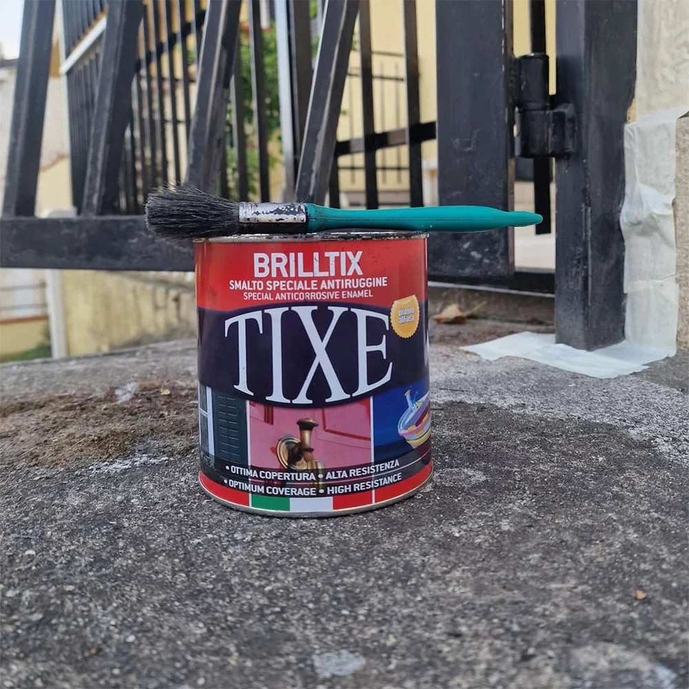 Brilltix 750ml smalto opaco base solvente colore nero diretto su ruggine