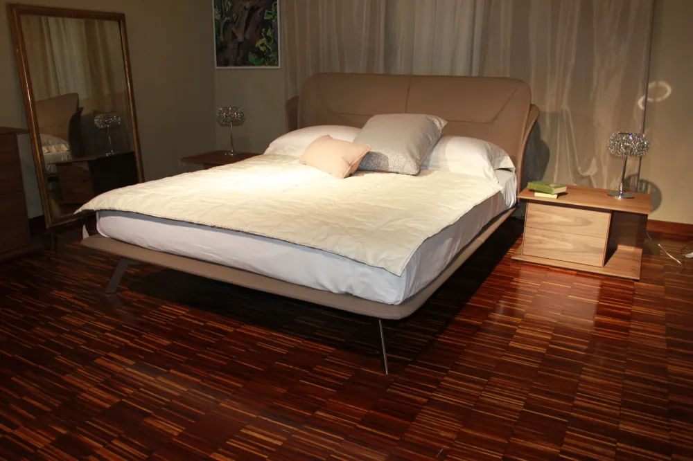 Ermes Letto Matrimoniale Moderno Pelle dal Carattere Importante con Testata e giroletto pelle