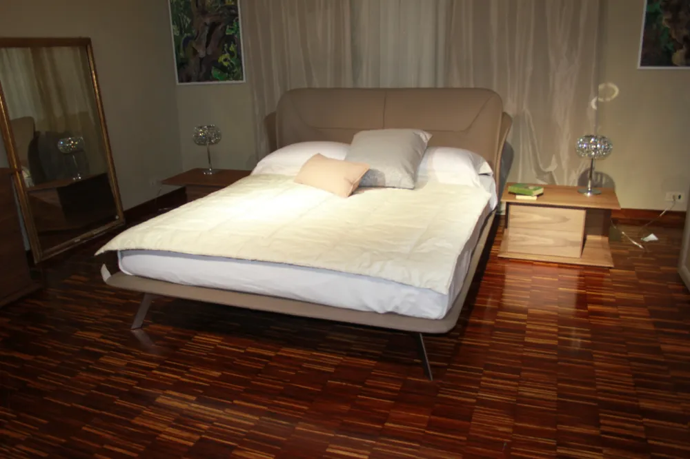 Ermes Letto Matrimoniale Moderno Pelle dal Carattere Importante con Testata e giroletto pelle
