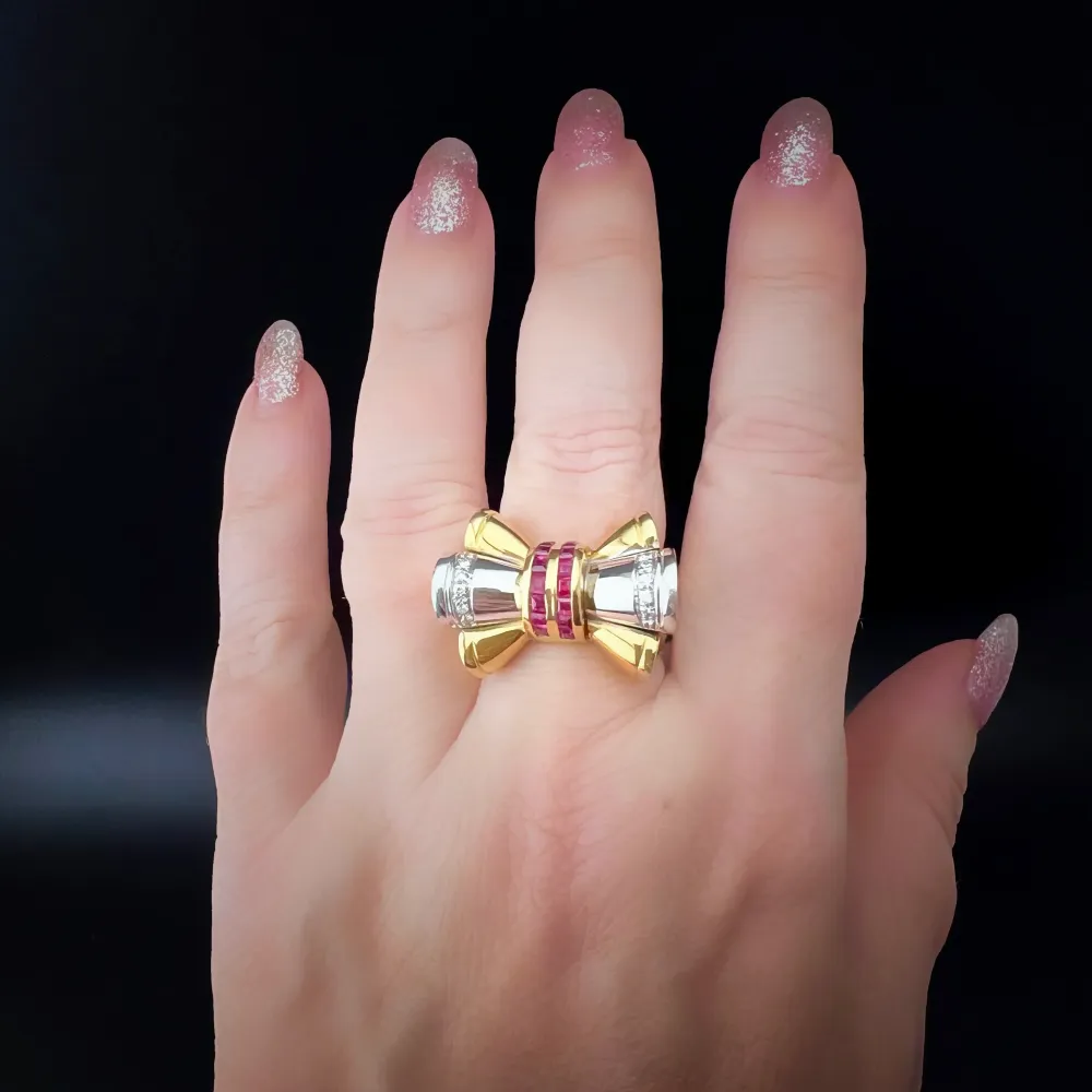Grande anello fiocco vintage anni ’80 oro massiccio 18 carati con rubini e diamanti
