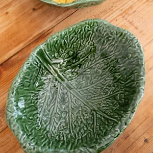 Grande insalatiera ovale con foglie di cavolo