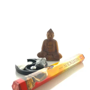 Set Giardino Zen forma di Yin e Yang, Statua Orientale di Buddha e un incenso per la meditazione