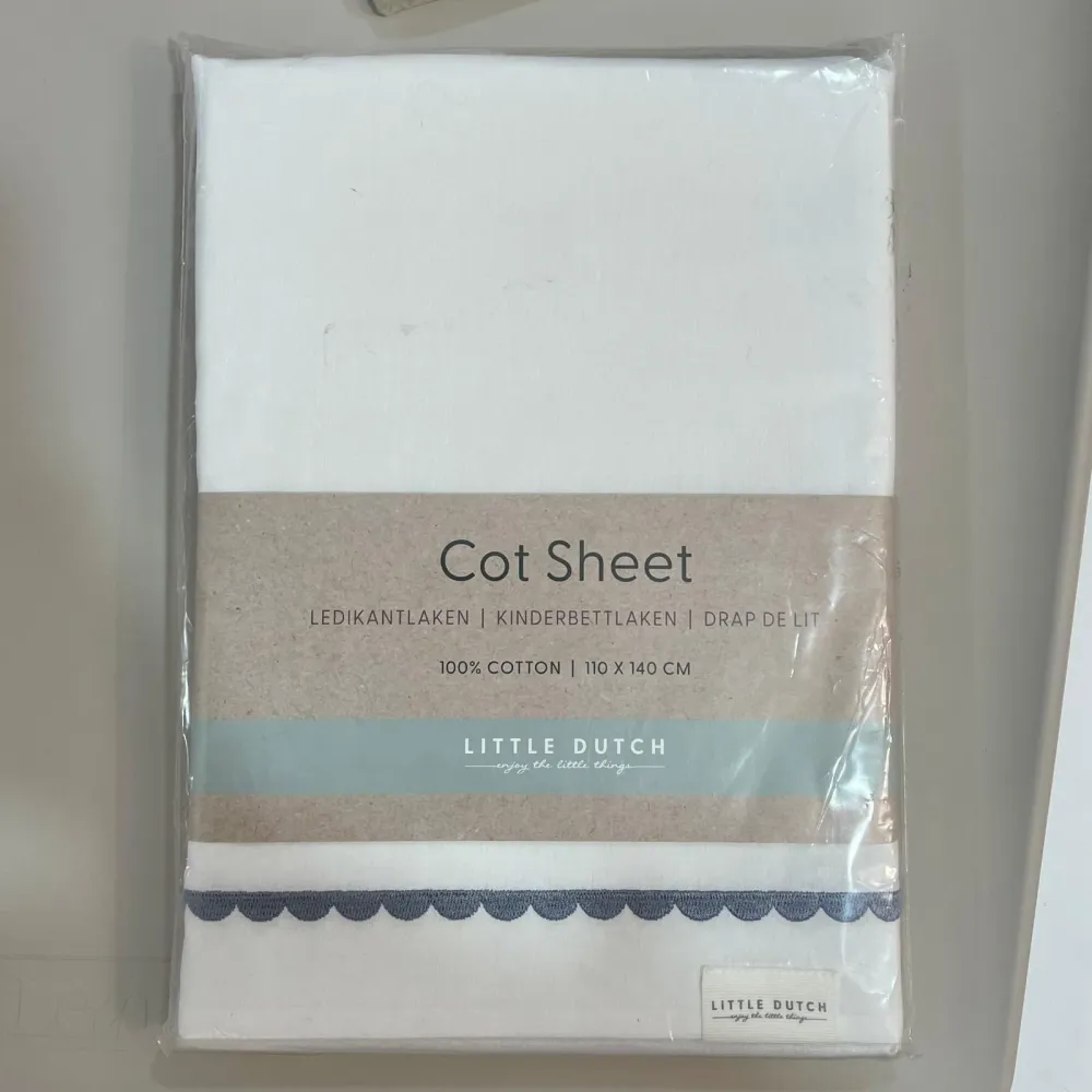Set lenzuola lettino (bordo ricamato blu + angolo bianco)