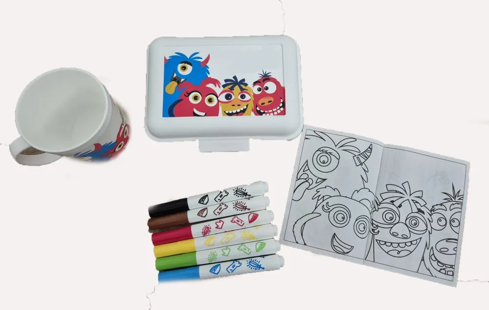 SET PORTAMERENDA + TAZZA PLASTICA CON ARTICOLI DI CANCELLERIA – PER SCUOLA E TEMPO LIBERO