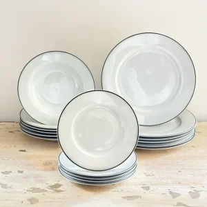 Set di stoviglie bianche da 18 pezzi con bordo nero