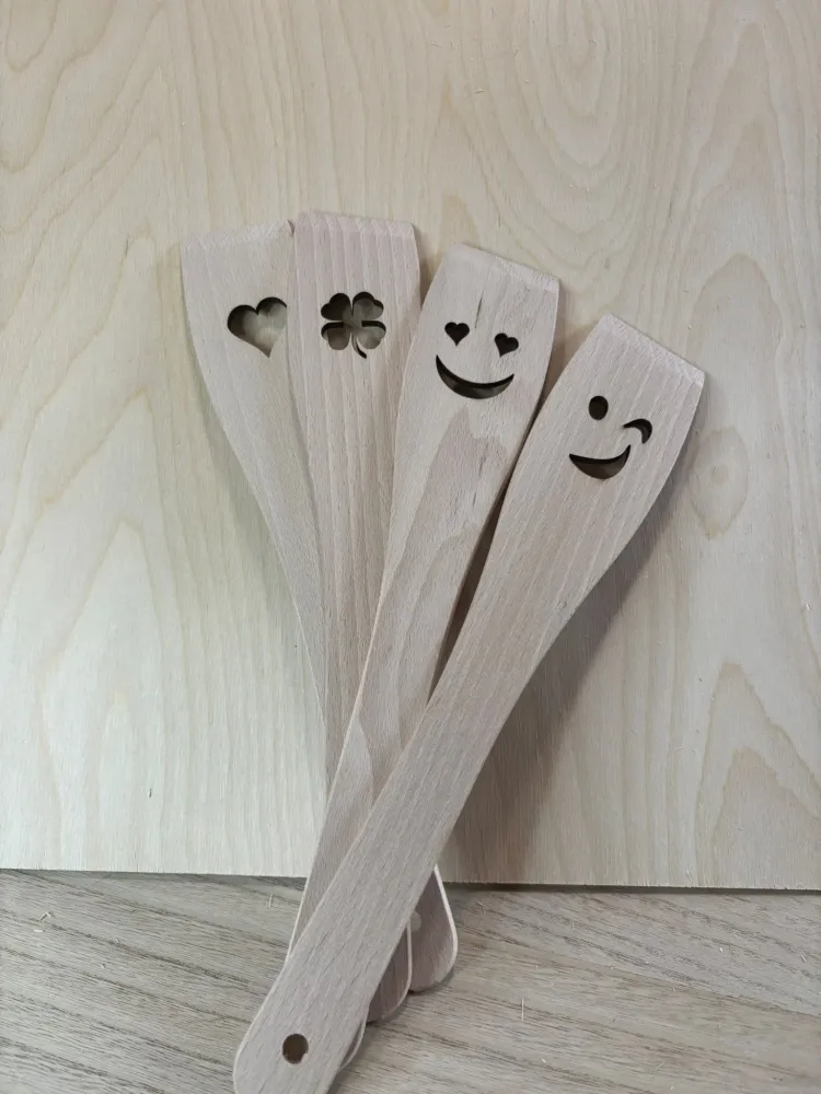 Set Utensili da Cucina Legno con Intagli Decorativi – AVcreation