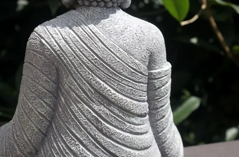 Statua di Buddha grigia per esterni 23 cm