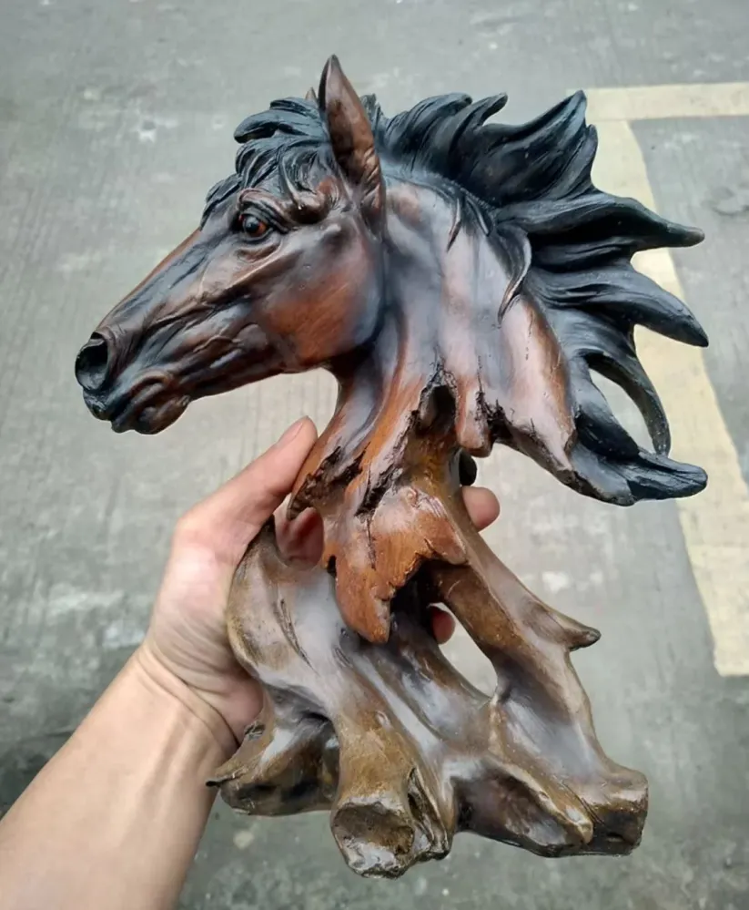 Statua busto testa di cavallo resina simil legno 27 cm