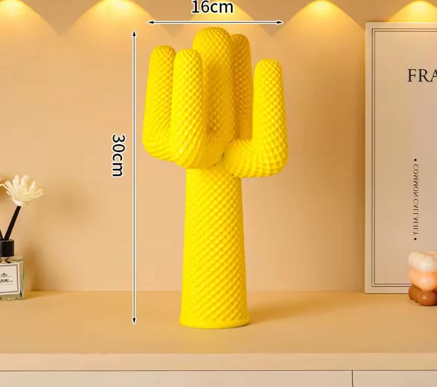 Statua di cactus resina dal design giallo 30 cm
