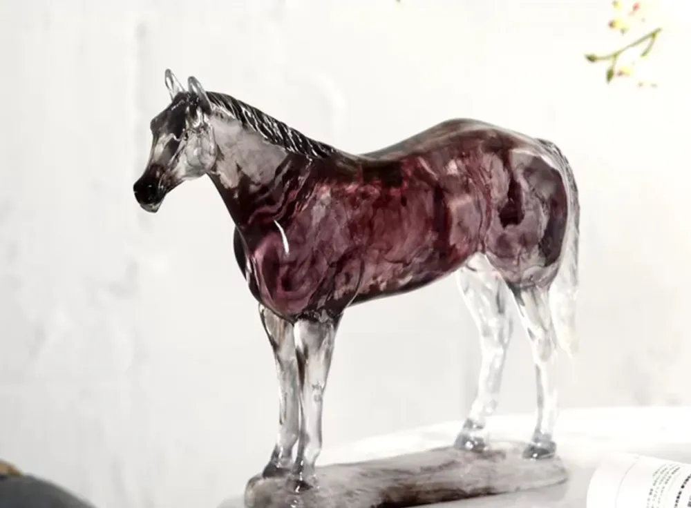 Statua di cavallo resina trasparente 23 cm