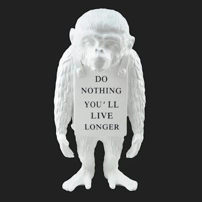 Statua del gorilla Scimmia Brandalista di Banksy 36 cm