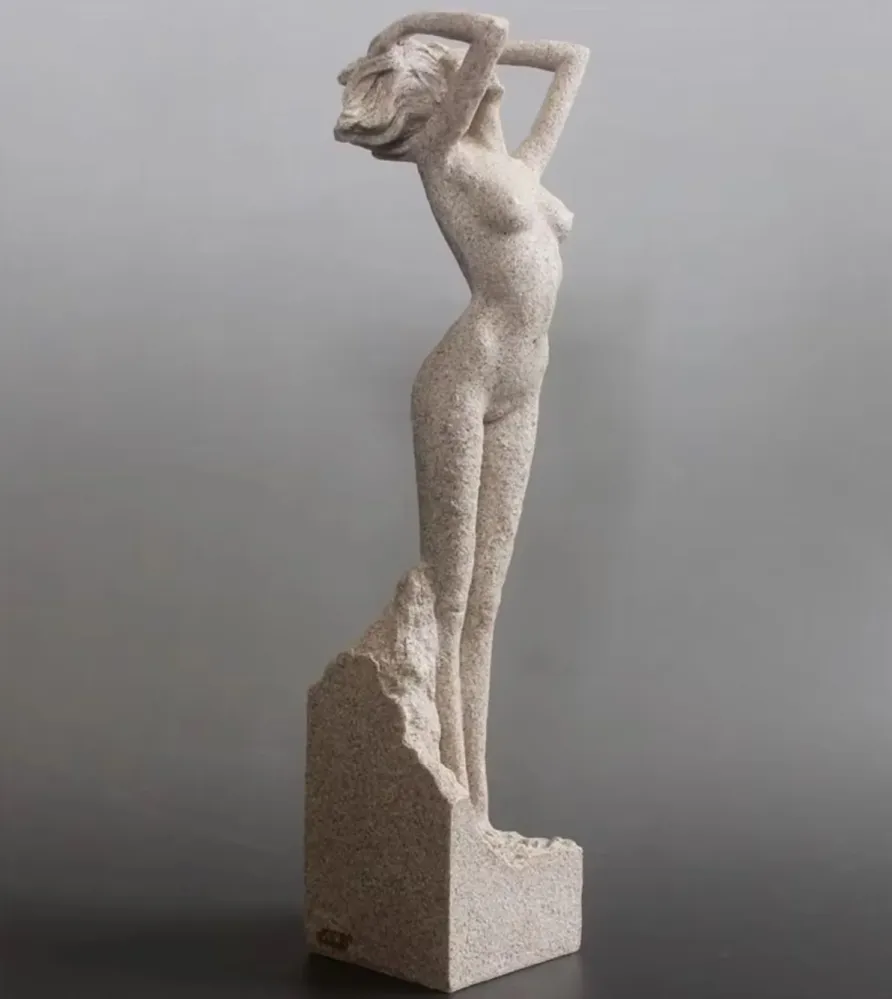 Statua di donna nuda arenaria 32 cm