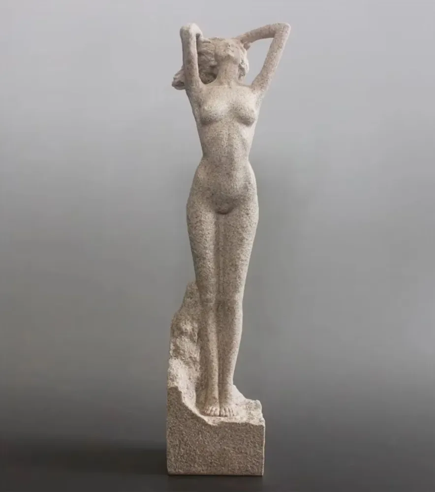 Statua di donna nuda arenaria 32 cm