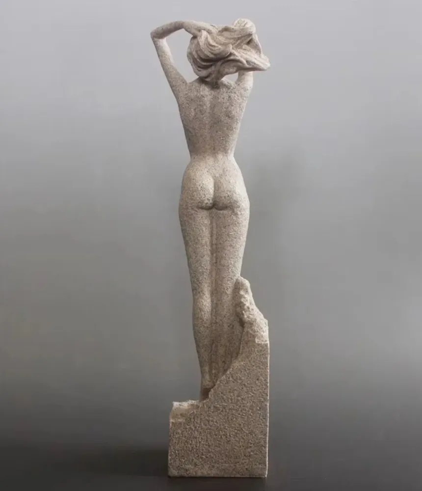 Statua di donna nuda arenaria 32 cm