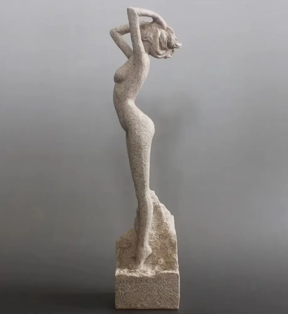 Statua di donna nuda arenaria 32 cm