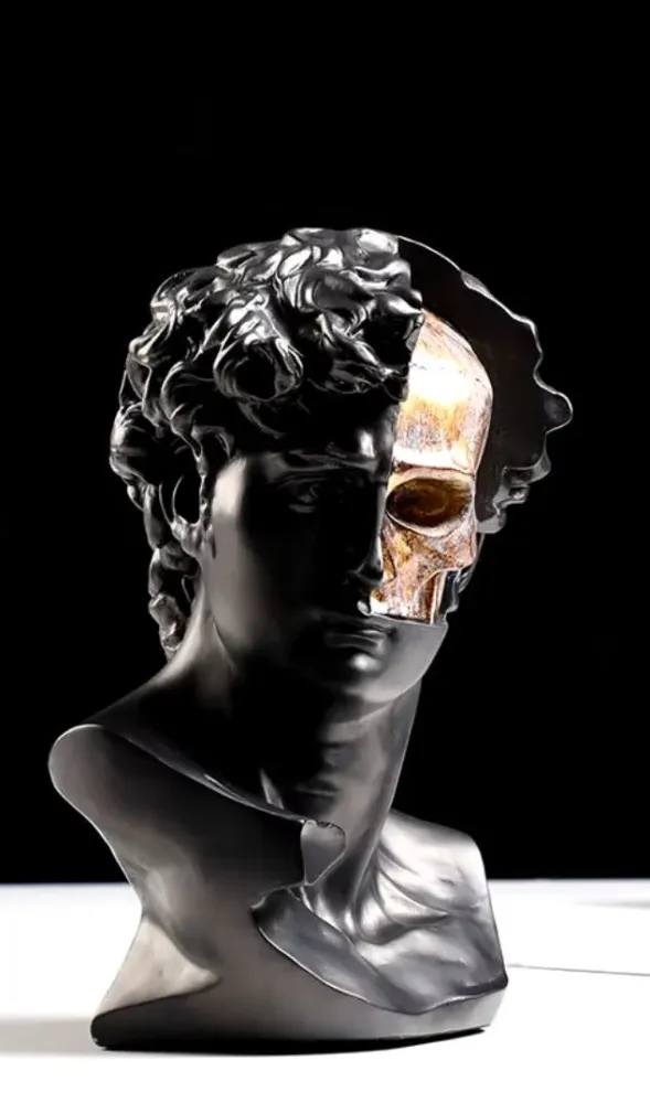 Statua greca nera, teschio dorato 28 cm