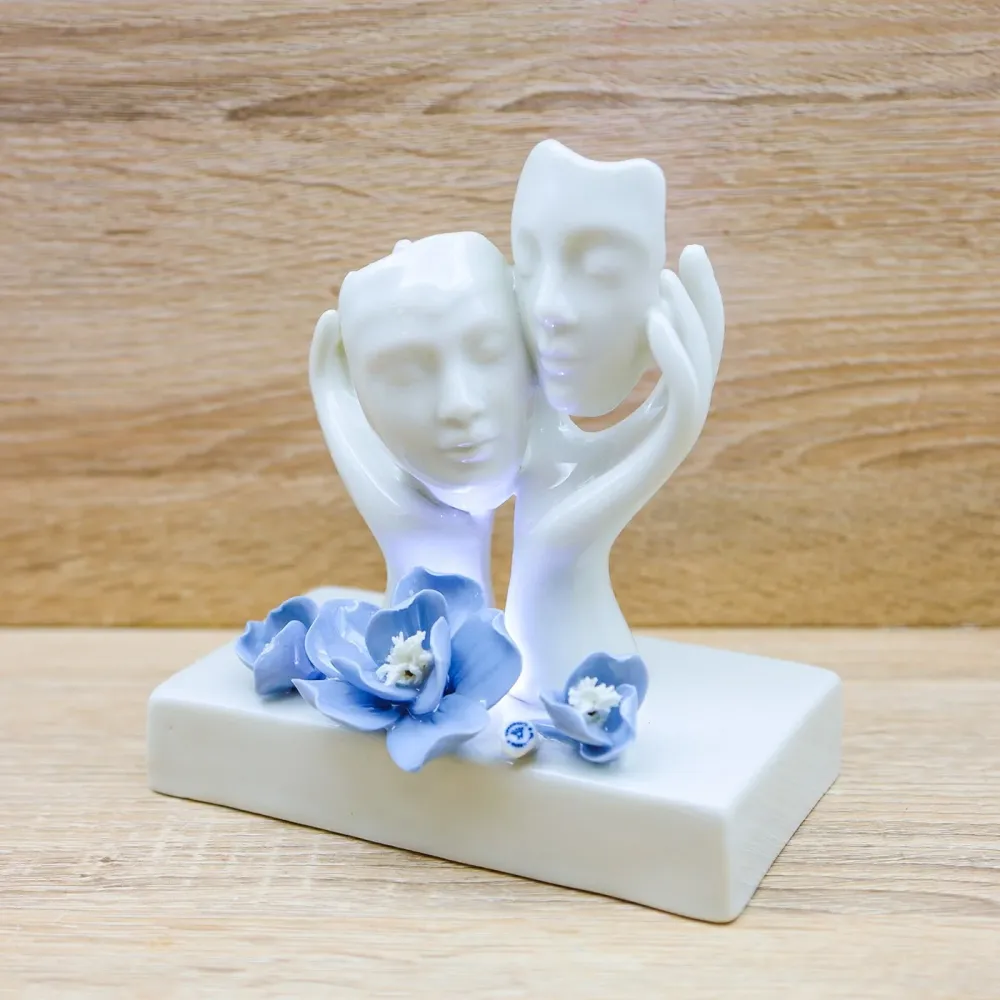 Statua Led "Volti d'Amore" Porcellana di Capodimonte