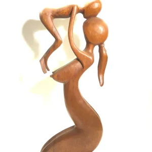 Statua la maternità legno