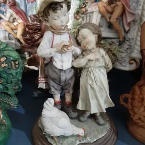 Statuetta Bimbi Con Gallina R.