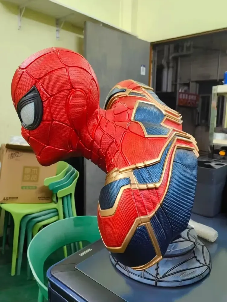 Statuetta resina di Spider-Man Iron Spider