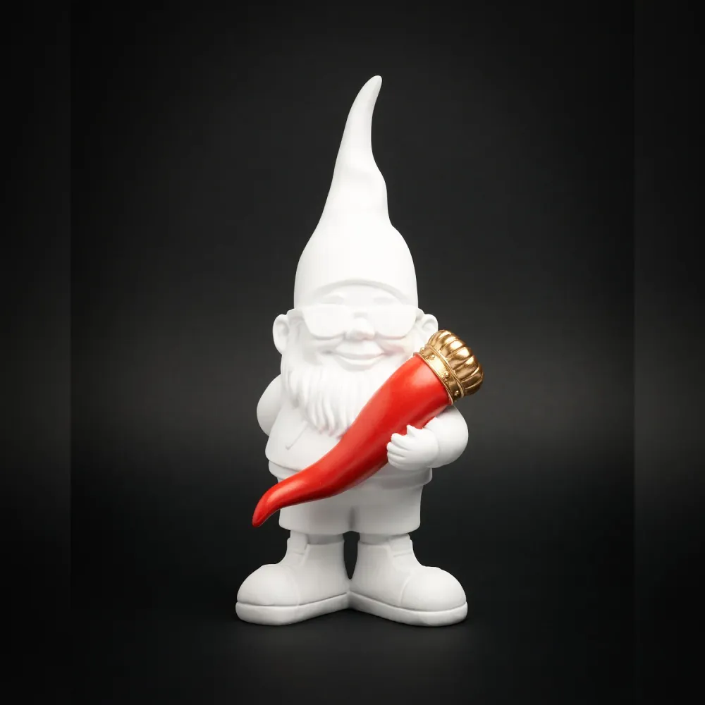 Statuina Nano Bernardo “Lucky” White