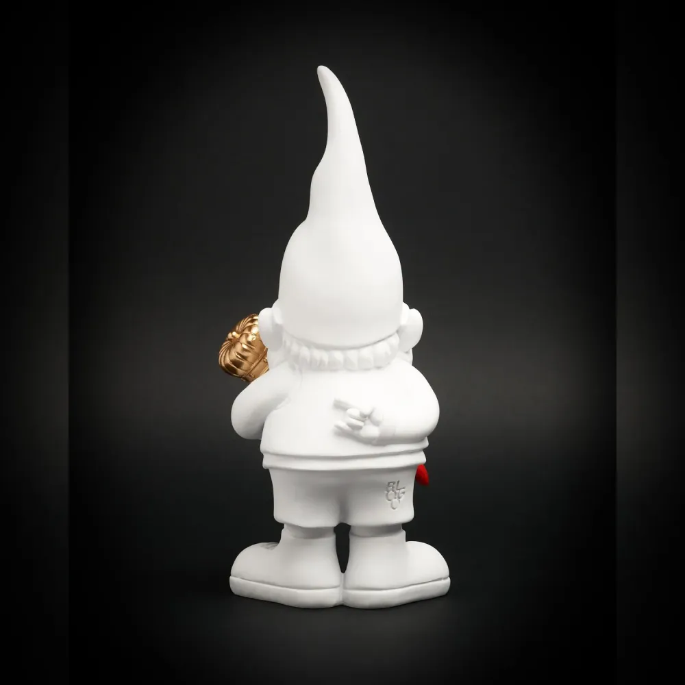 Statuina Nano Bernardo “Lucky” White