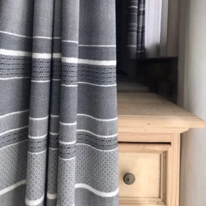 Tende Tendaggi su misura, rigato geometrico, stile montagna chalet, 100% cotone, fantasia jacquard, "striades"