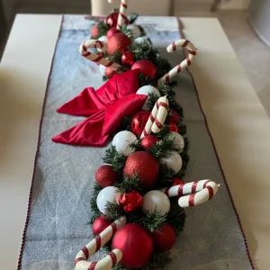 Tralcio centrotavola bianco e rosso con fiocco e maxi candycane