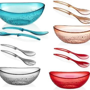 Insalatiera di plastica con posate