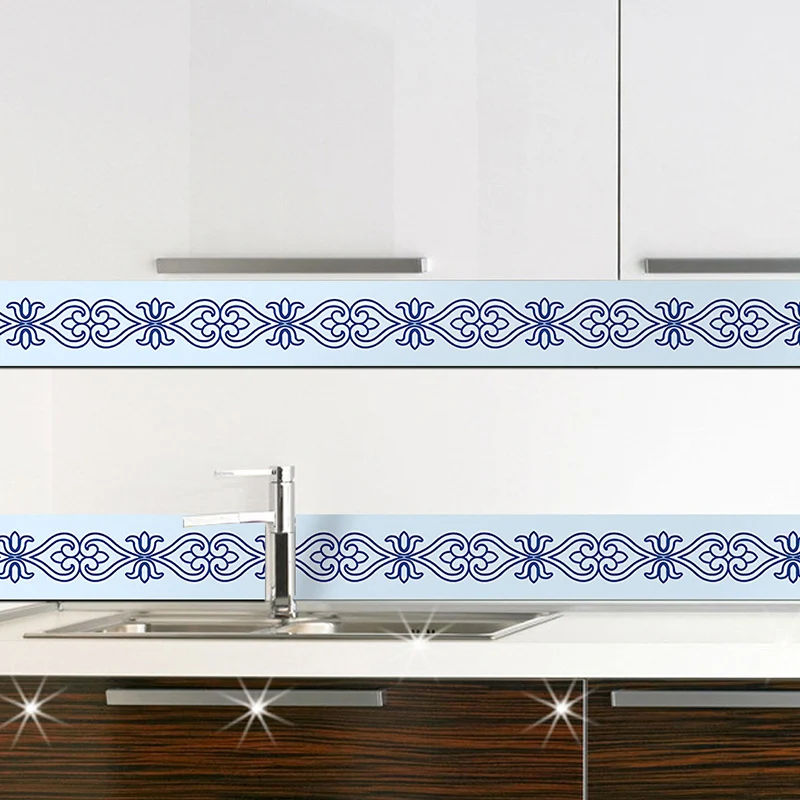Carta da parati con stampa floreale retrò, blu e bianca, pratico da staccare, decorazione da parete per cucina