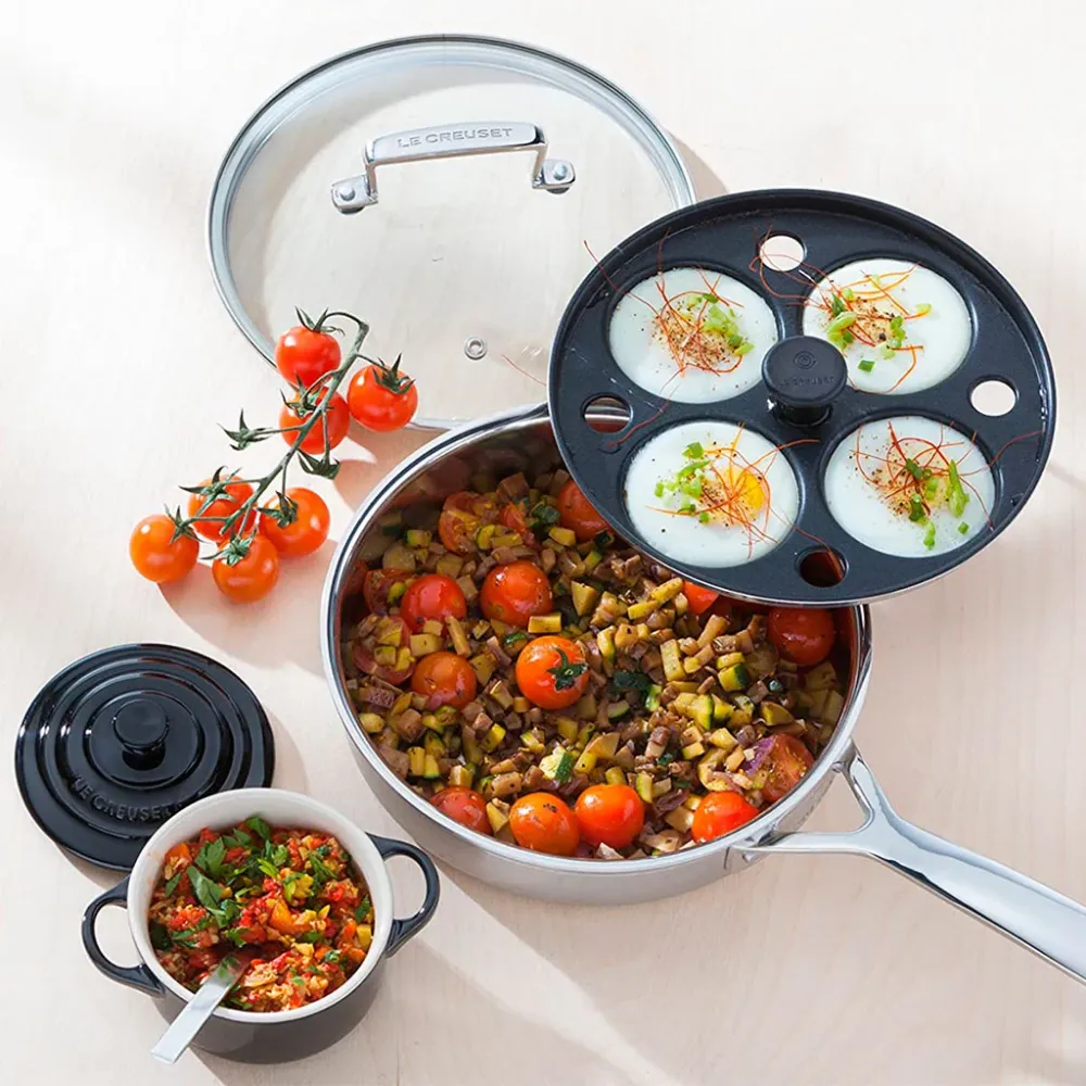 Sauté acciaio inox con accessorio per uova camicia Le Creuset