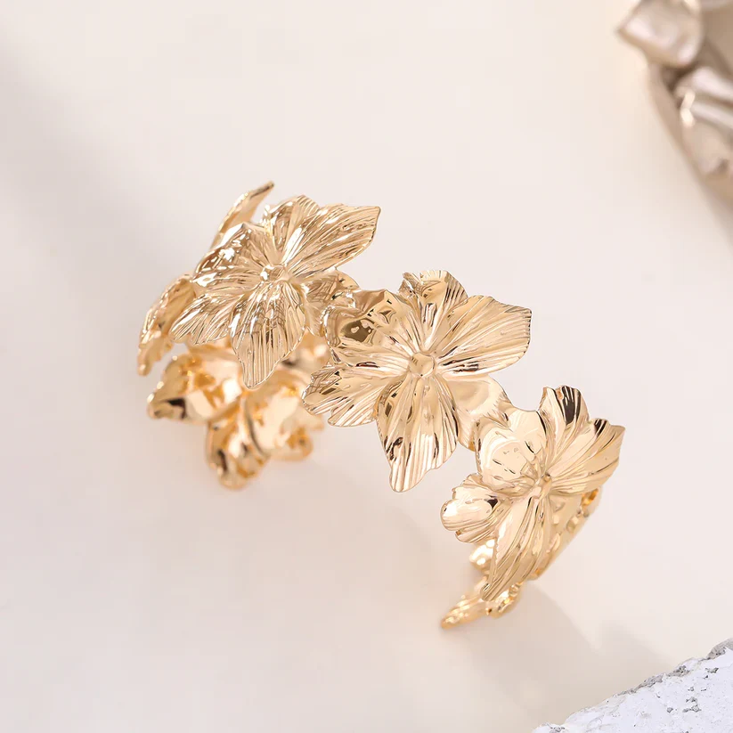 Bracelet en acier inoxydable doré "manchette fleur"