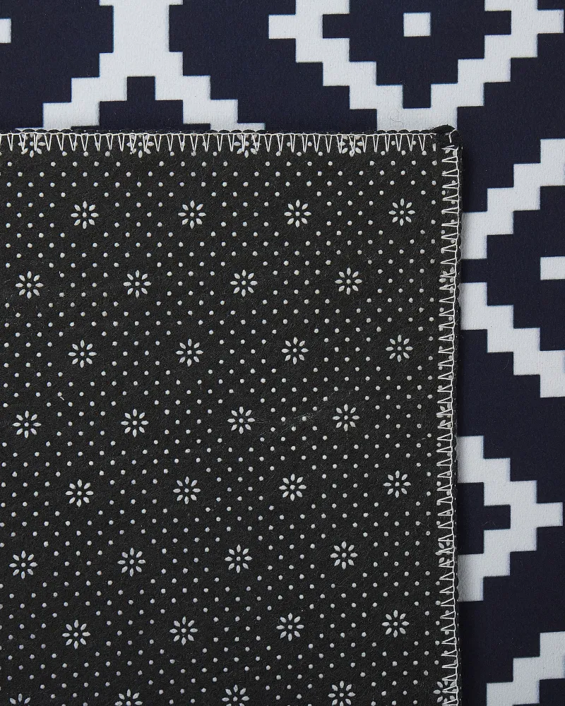 Runner Rug 60 x 200 cm Nero puro and White KARUNGAL con Ricamo Artigianale
