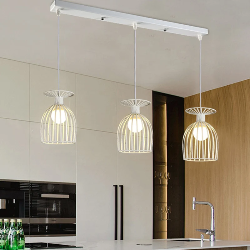 Lampada sospensione metallo per bicchiere di vino con paralume gabbia. Plafoniera industriale 3 luci per sala da pranzo bi...