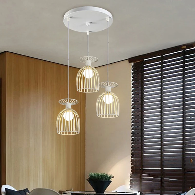 Lampada sospensione metallo per bicchiere di vino con paralume gabbia. Plafoniera industriale 3 luci per sala da pranzo bi...